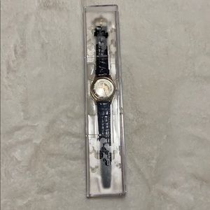 Classic Women's Black Leather Strap Watch - Unbranded